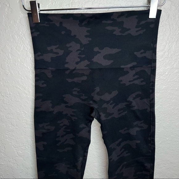 BNWOT SPANXCamo Printed Leggings - Picture 5 of 8